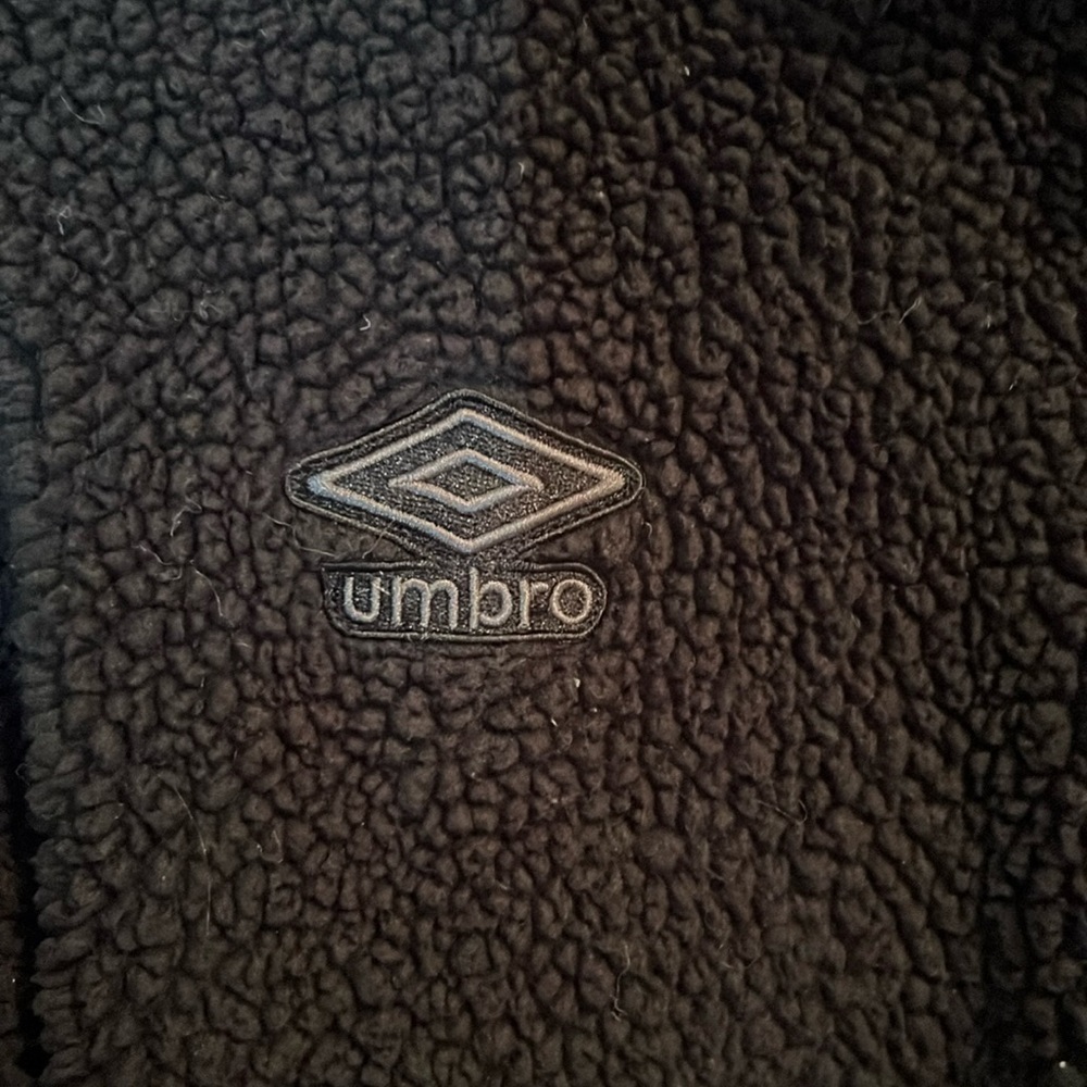 Umbro zip up sweater with a collar - size large - Picture 3 of 10